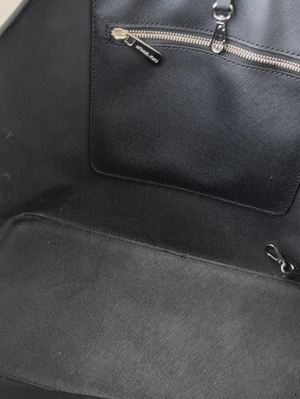 Michael Kors Black And White Polka Dot Large Jet Set Tote. - Picture 7 of 11